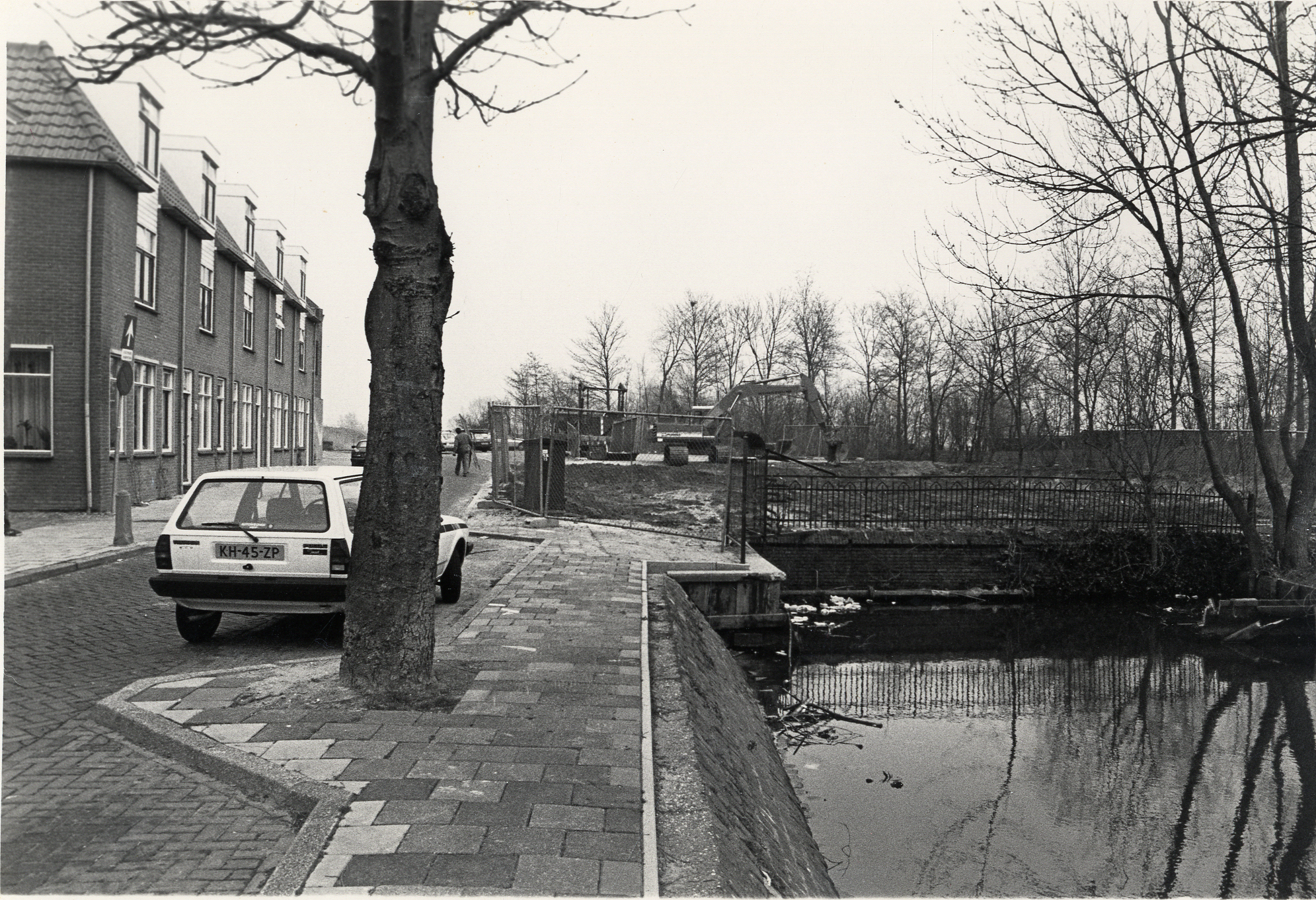 Achter ''t Vosje braakliggend terrein gesloopte Mulo-school (ca 1980) 