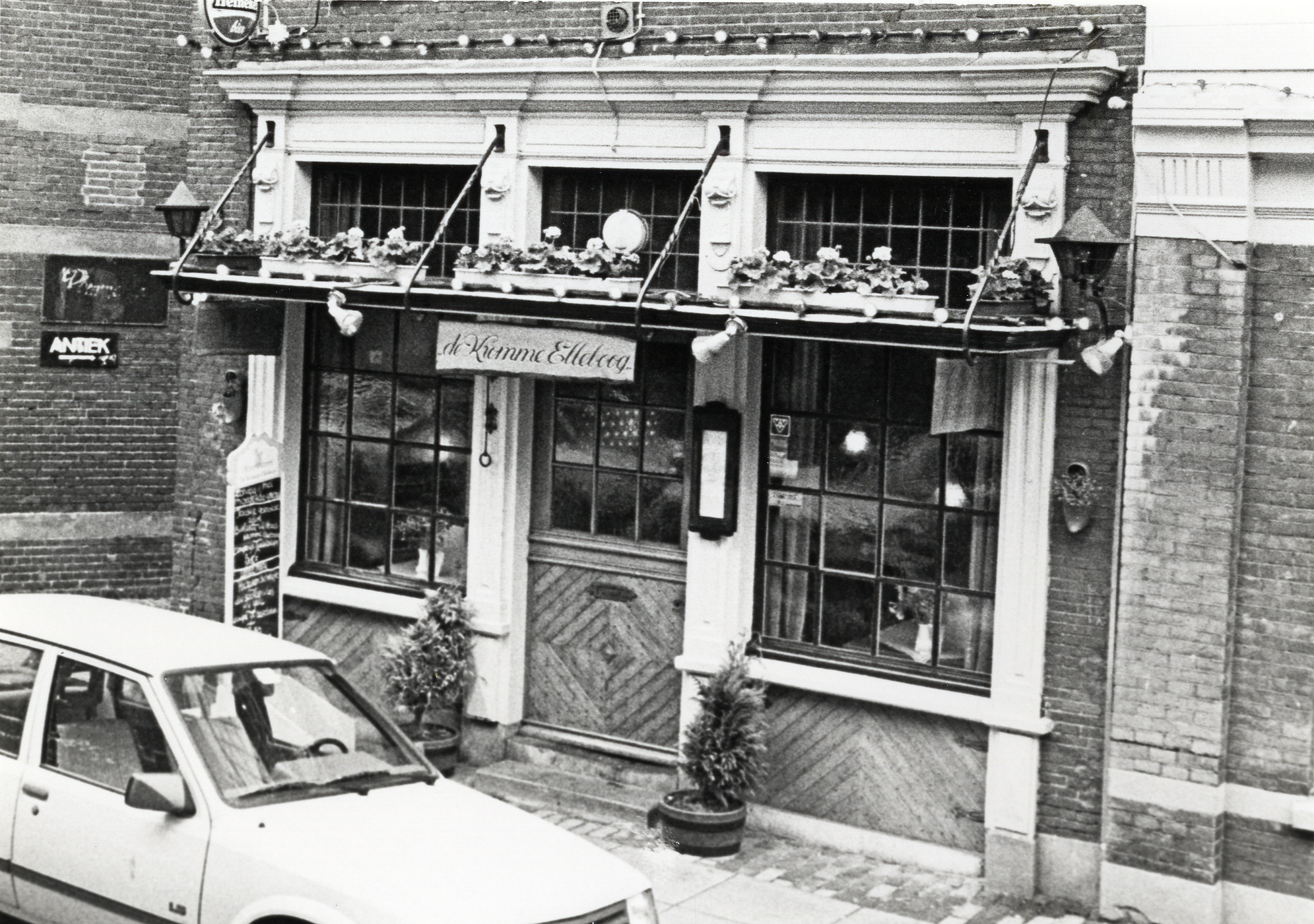 Hoek Nieuwstad, restaurant De Kromme Elleboog (1980)