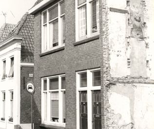 Achter 't Vosje hoek Middenstraat (1975) HKW 04064 F4054